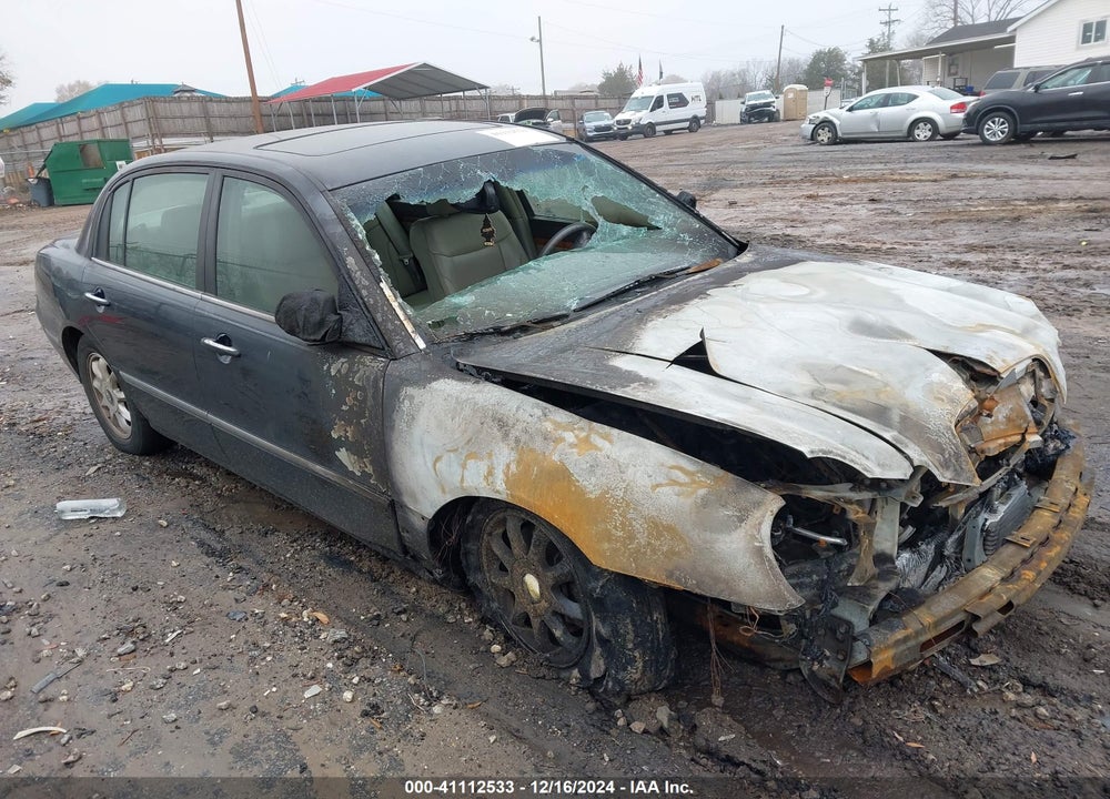 2005 KIA AMANTI VIN: KNALD124X55057899