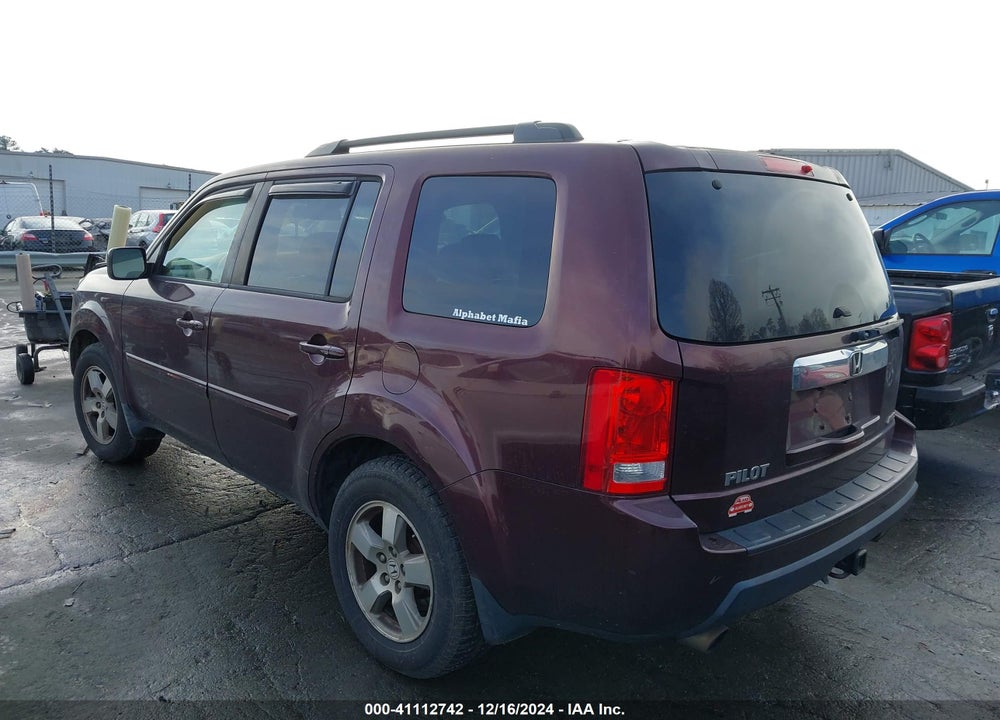 2011 HONDA PILOT EX-L VIN: 5FNYF4H51BB008718