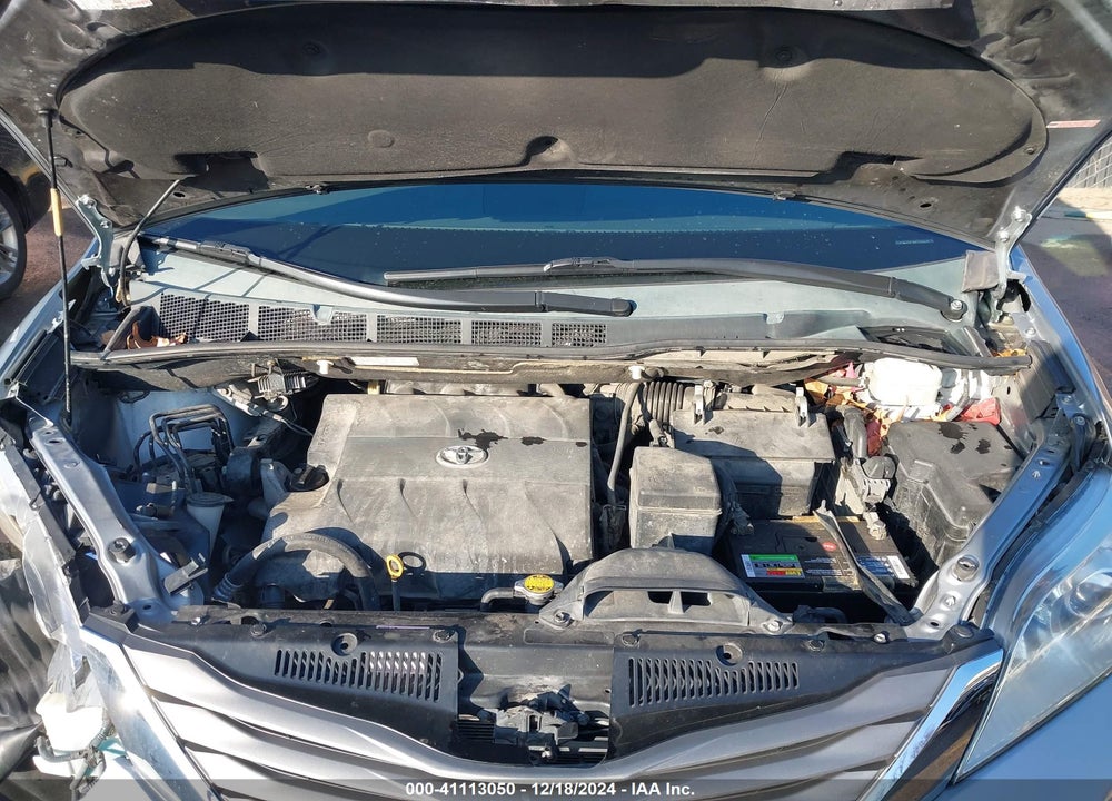 2011 TOYOTA SIENNA XLE V6 VIN: 5TDYK3DC1BS136348