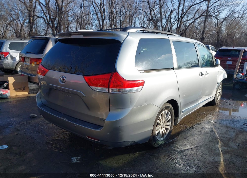 2011 TOYOTA SIENNA XLE V6 VIN: 5TDYK3DC1BS136348