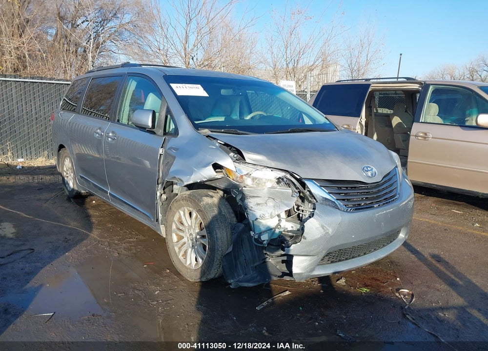 2011 TOYOTA SIENNA XLE V6 VIN: 5TDYK3DC1BS136348