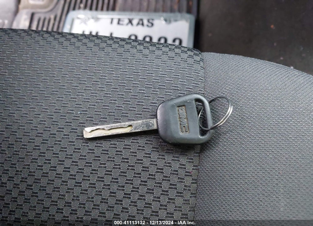 2015 GMC SIERRA 1500 SLE VIN: 1GTR1UEC8FZ159951