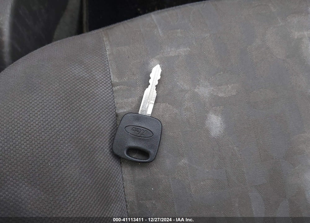 2005 FORD FOCUS ZX4 VIN: 1FAFP34N55W130329