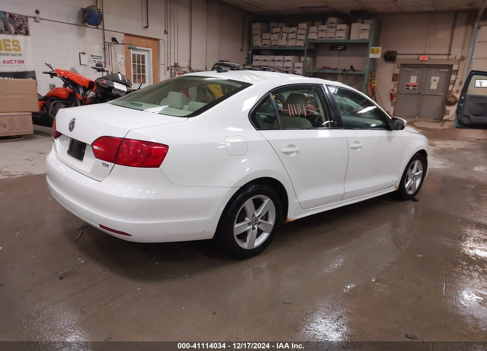 2012 VOLKSWAGEN JETTA 2.0L TDI VIN: 3VW3L7AJ9CM409388