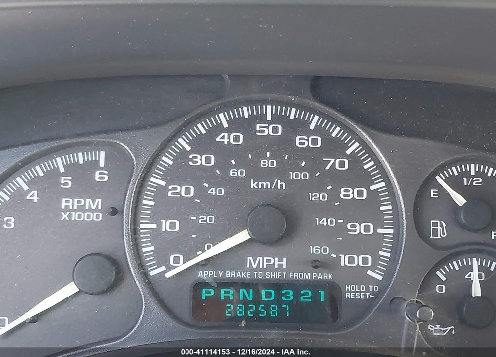 2001 CHEVROLET SUBURBAN 1500 LT VIN: 3GNEC16T01G162963