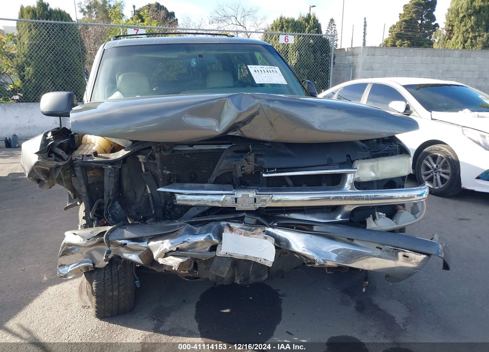 2001 CHEVROLET SUBURBAN 1500 LT VIN: 3GNEC16T01G162963
