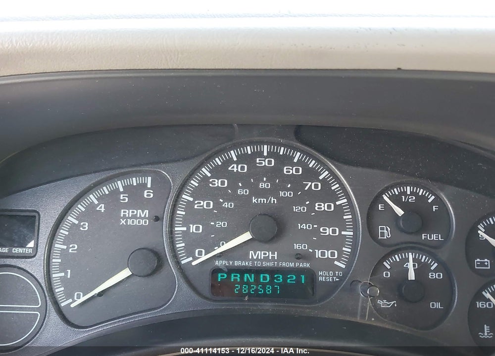 2001 CHEVROLET SUBURBAN 1500 LT VIN: 3GNEC16T01G162963