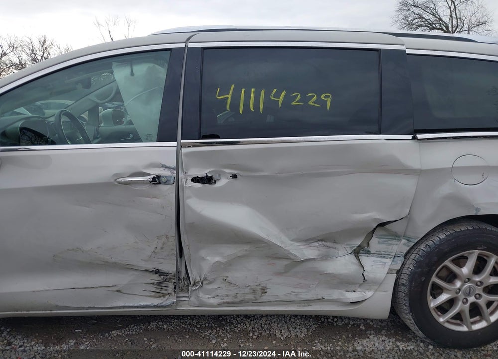 2021 CHRYSLER PACIFICA TOURING L VIN: 2C4RC1BG3MR589300