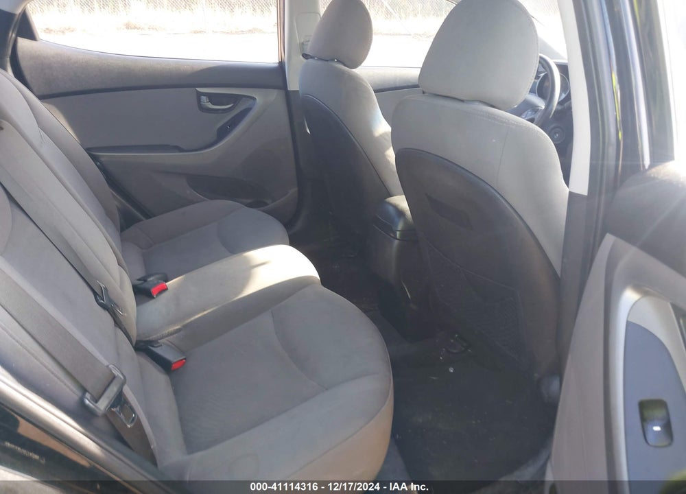 2016 HYUNDAI ELANTRA SE VIN: 5NPDH4AE5GH770266