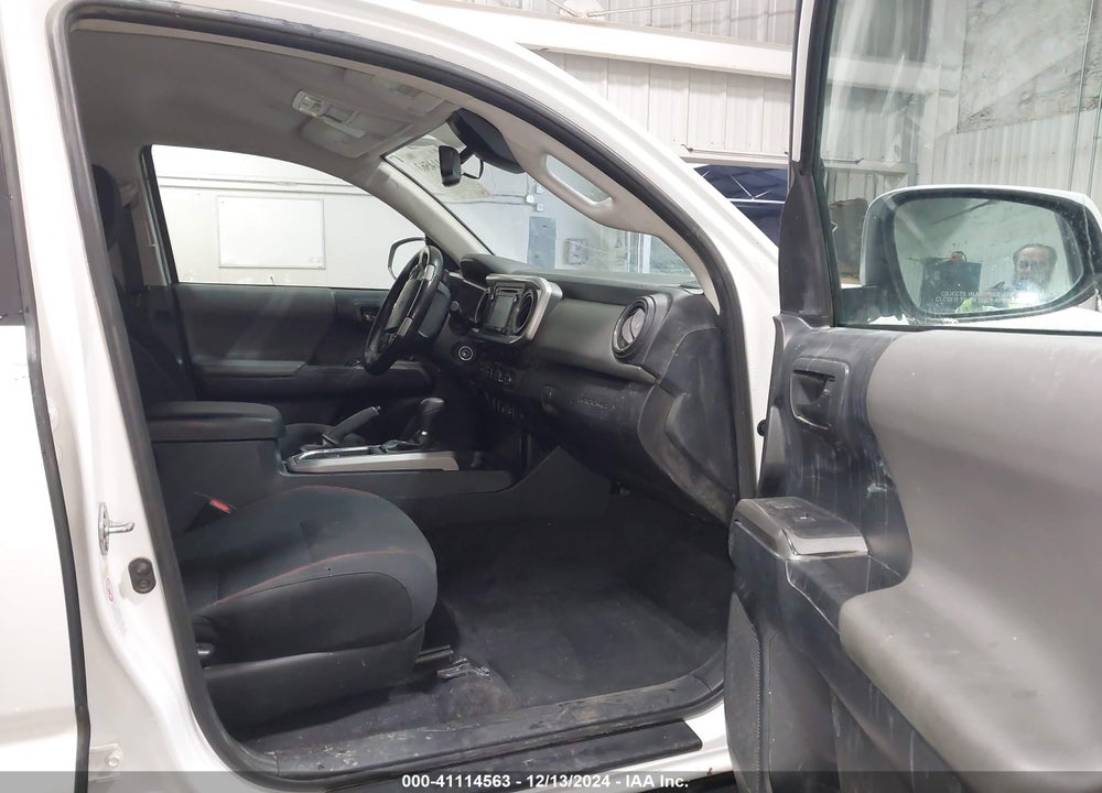 2019 TOYOTA TACOMA SR5 V6 VIN: 3TMCZ5AN8KM253383