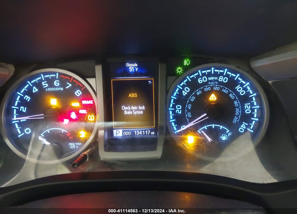 2019 TOYOTA TACOMA SR5 V6 VIN: 3TMCZ5AN8KM253383
