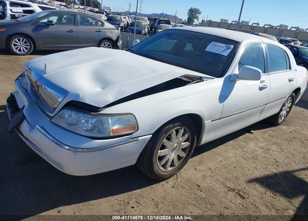 2011 LINCOLN TOWN CAR SIGNATURE LIMITED VIN: 2LNBL8CV4BX755223