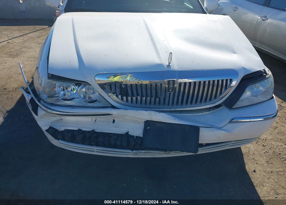 2011 LINCOLN TOWN CAR SIGNATURE LIMITED VIN: 2LNBL8CV4BX755223