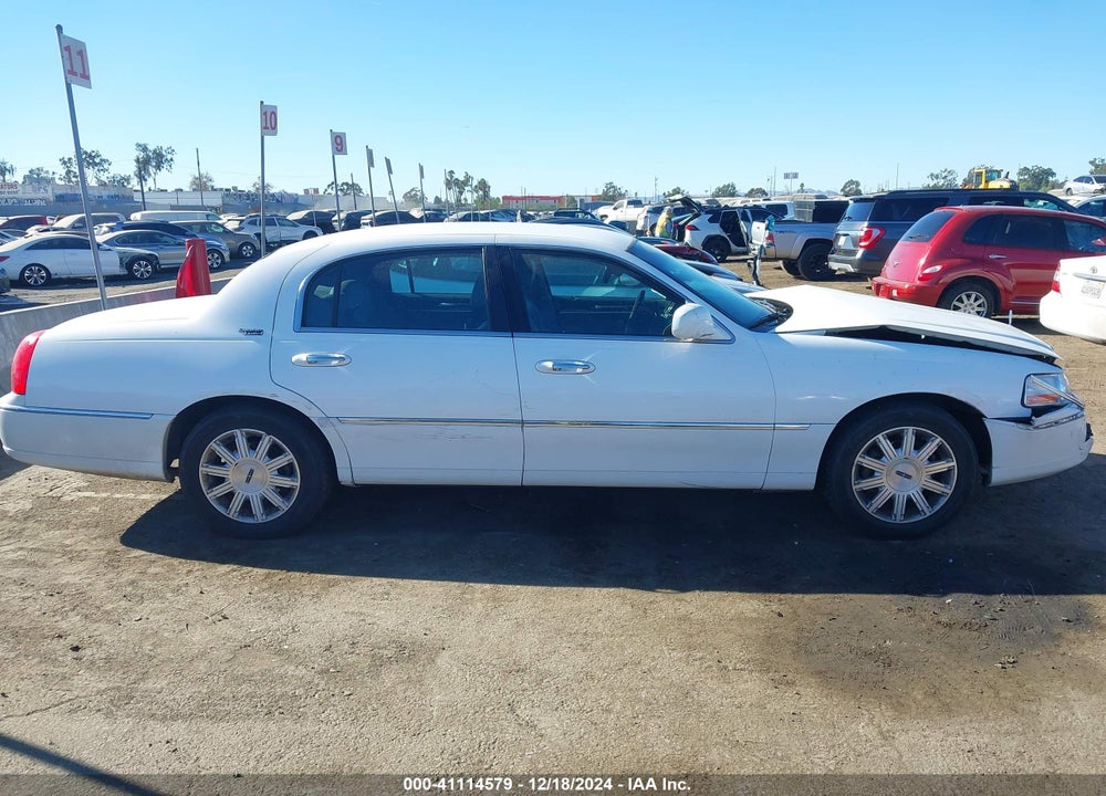 2011 LINCOLN TOWN CAR SIGNATURE LIMITED VIN: 2LNBL8CV4BX755223
