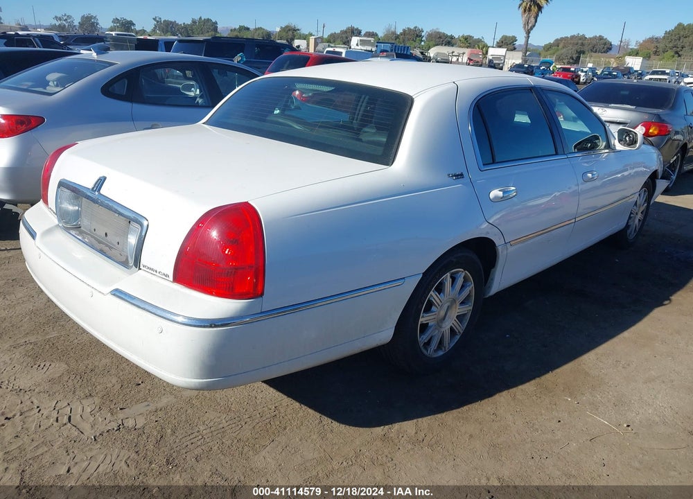 2011 LINCOLN TOWN CAR SIGNATURE LIMITED VIN: 2LNBL8CV4BX755223