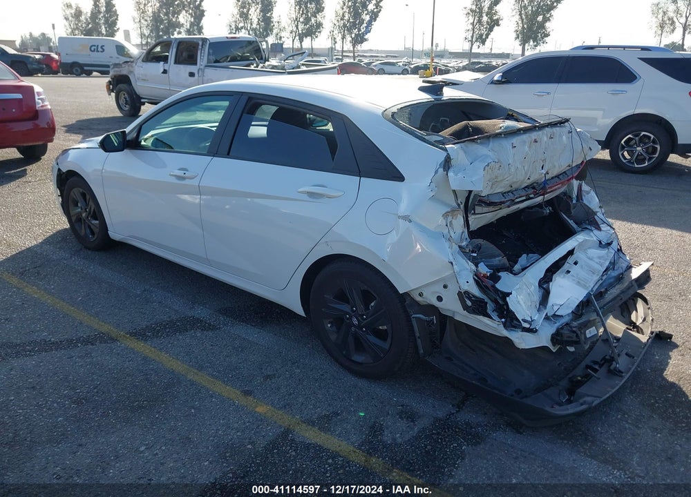 2022 HYUNDAI ELANTRA VIN: 5NPLM4AG1NH067026