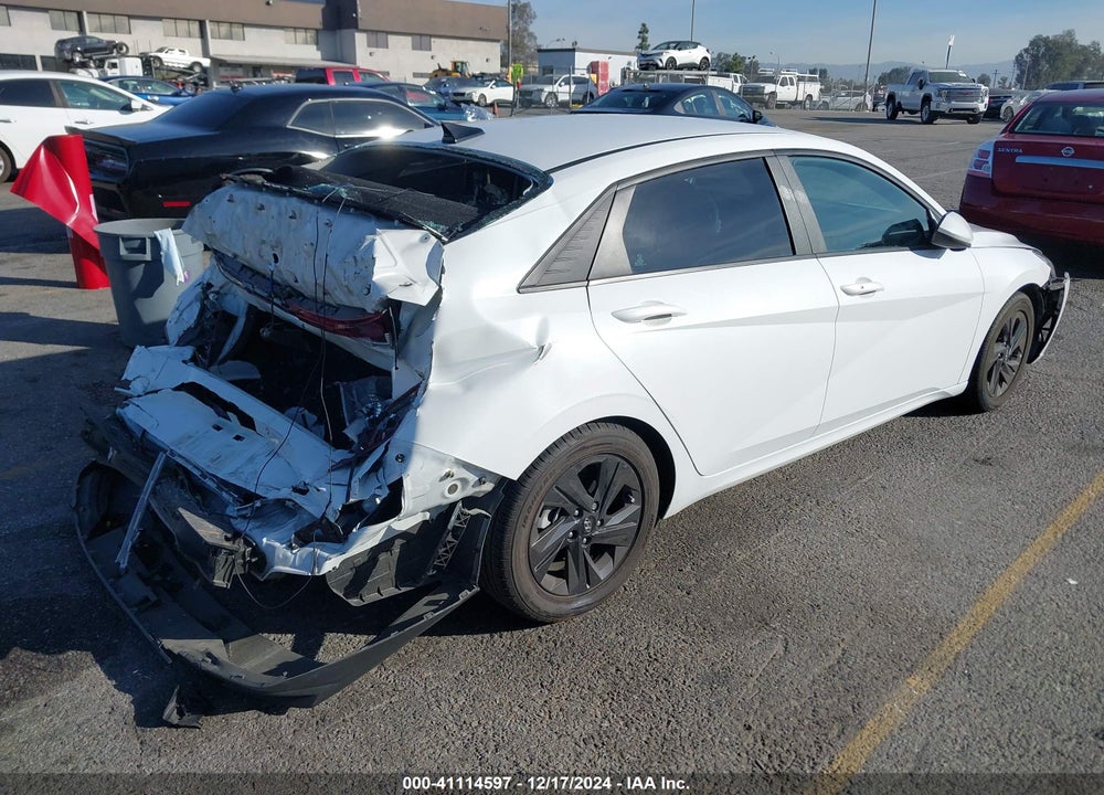 2022 HYUNDAI ELANTRA VIN: 5NPLM4AG1NH067026