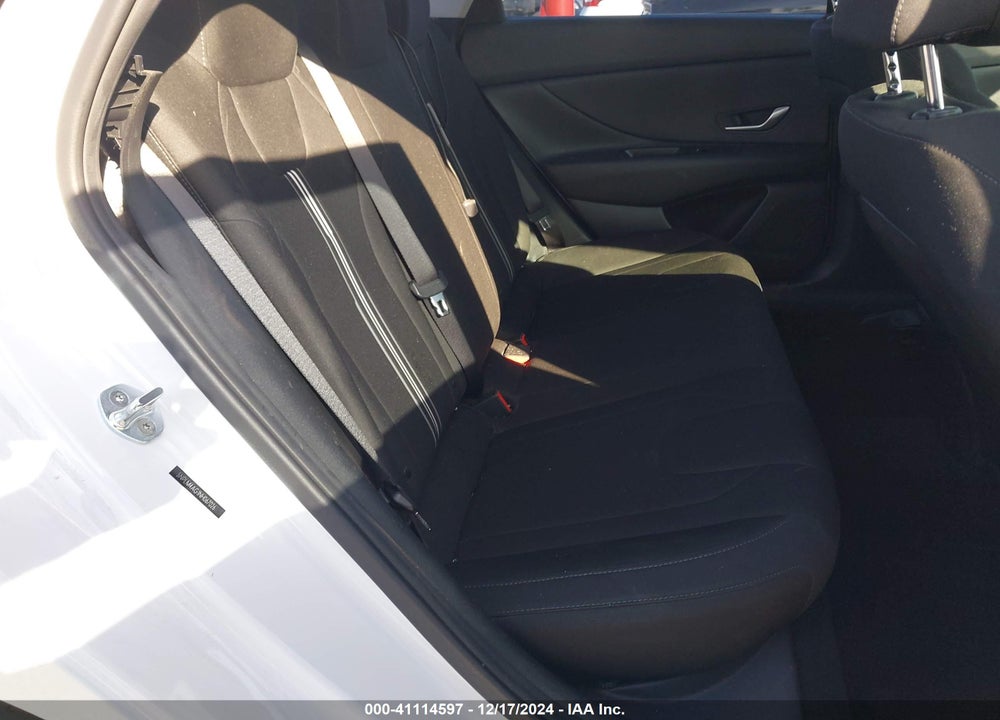 2022 HYUNDAI ELANTRA VIN: 5NPLM4AG1NH067026