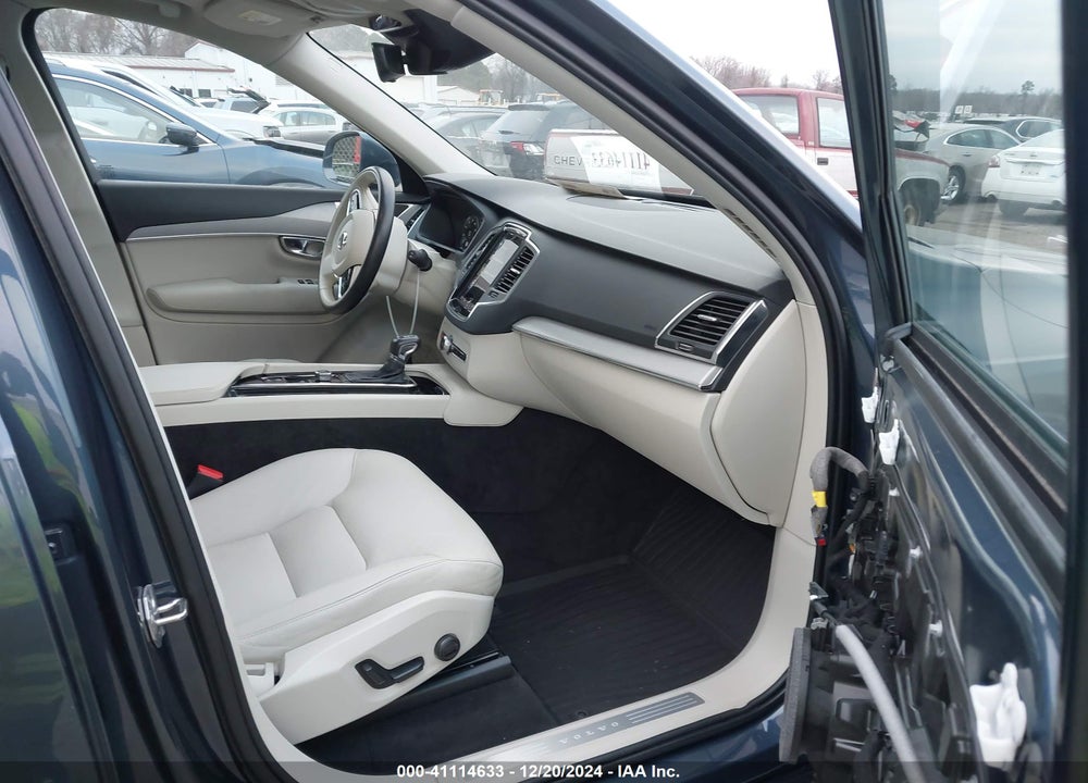 2021 VOLVO XC90 T5 MOMENTUM 7 PASSENGER VIN: YV4102PK1M1756103