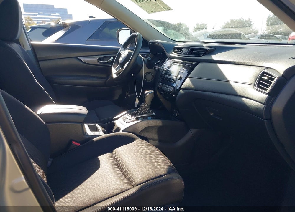 2017 NISSAN ROGUE SV VIN: KNMAT2MT8HP573212