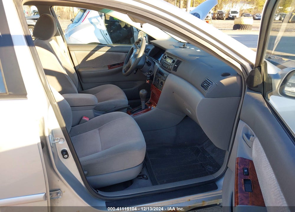 2005 TOYOTA COROLLA LE VIN: 1NXBR32E35Z408724