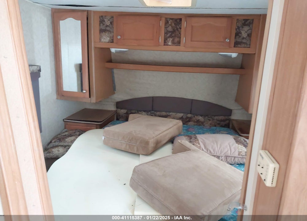 2006 DUTCHMAN DENALI VIN: 47CTD1N296P615615
