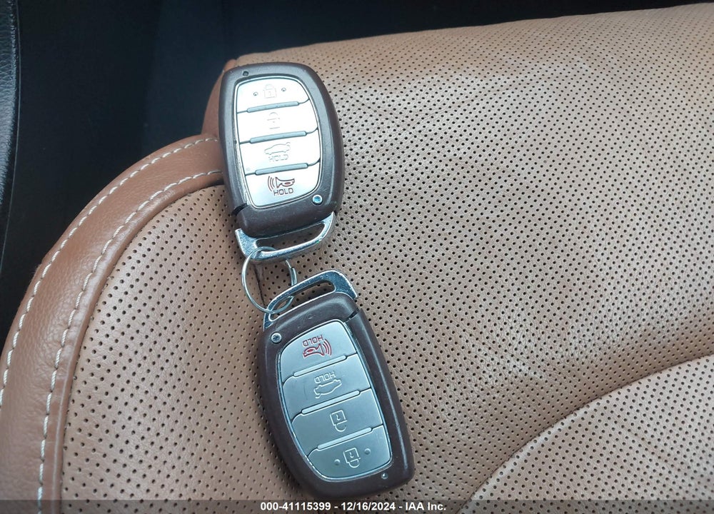 2015 HYUNDAI SONATA VIN: 5NPE34AF2FH083014