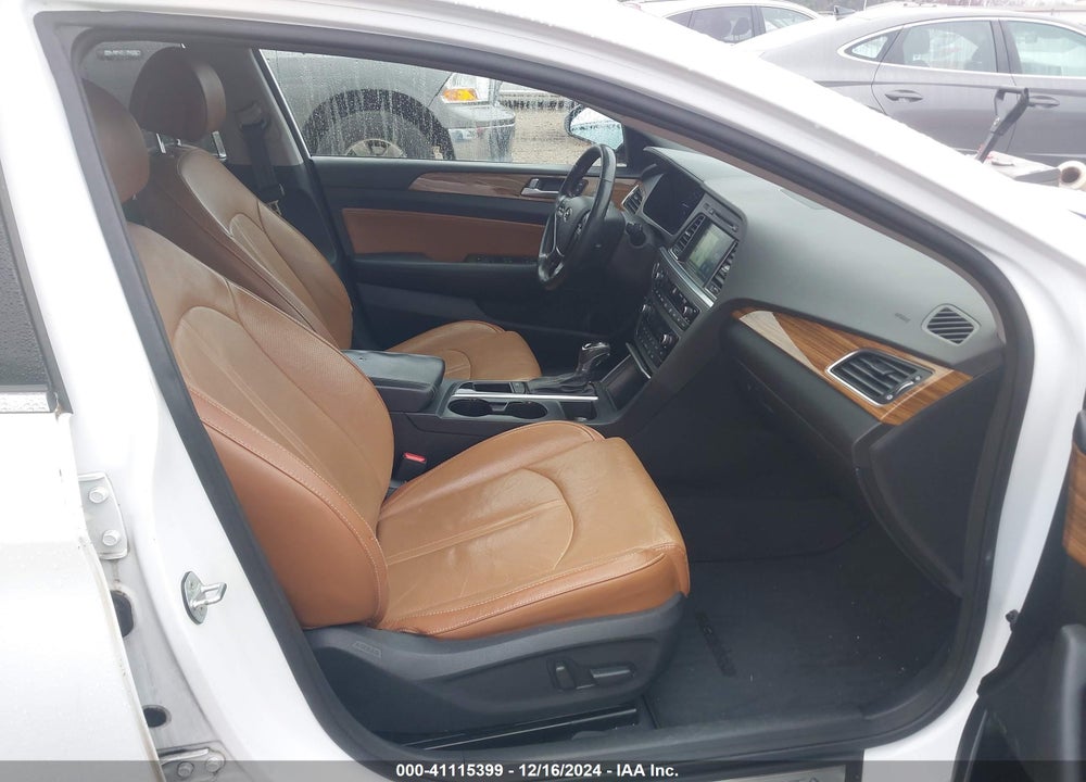 2015 HYUNDAI SONATA VIN: 5NPE34AF2FH083014