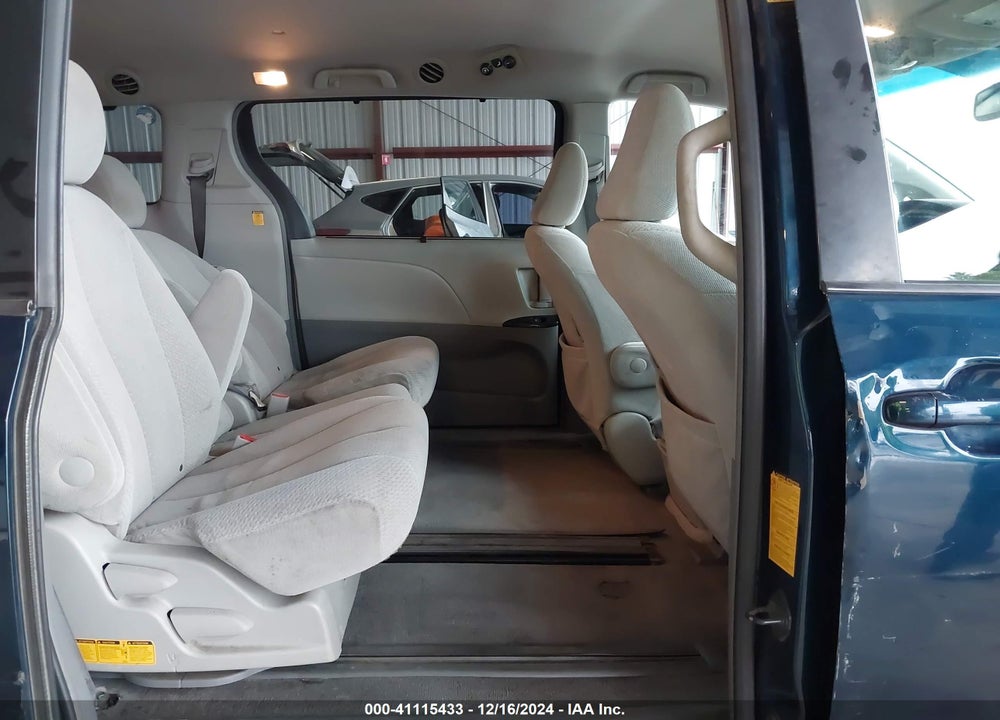 2011 TOYOTA SIENNA LE V6 VIN: 5TDKK3DC7BS025843