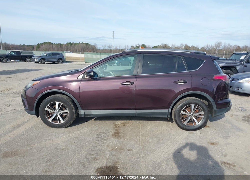 2018 TOYOTA RAV4 ADVENTURE/XLE VIN: 2T3RFREV4JW747287