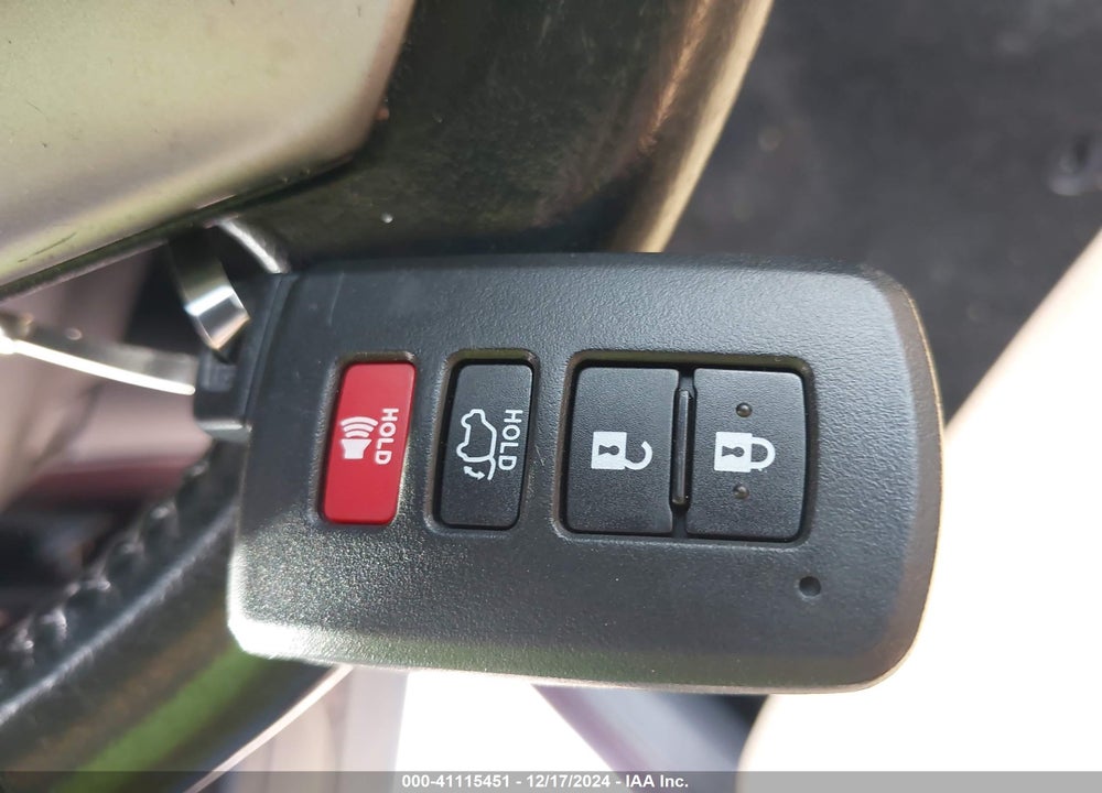 2018 TOYOTA RAV4 ADVENTURE/XLE VIN: 2T3RFREV4JW747287