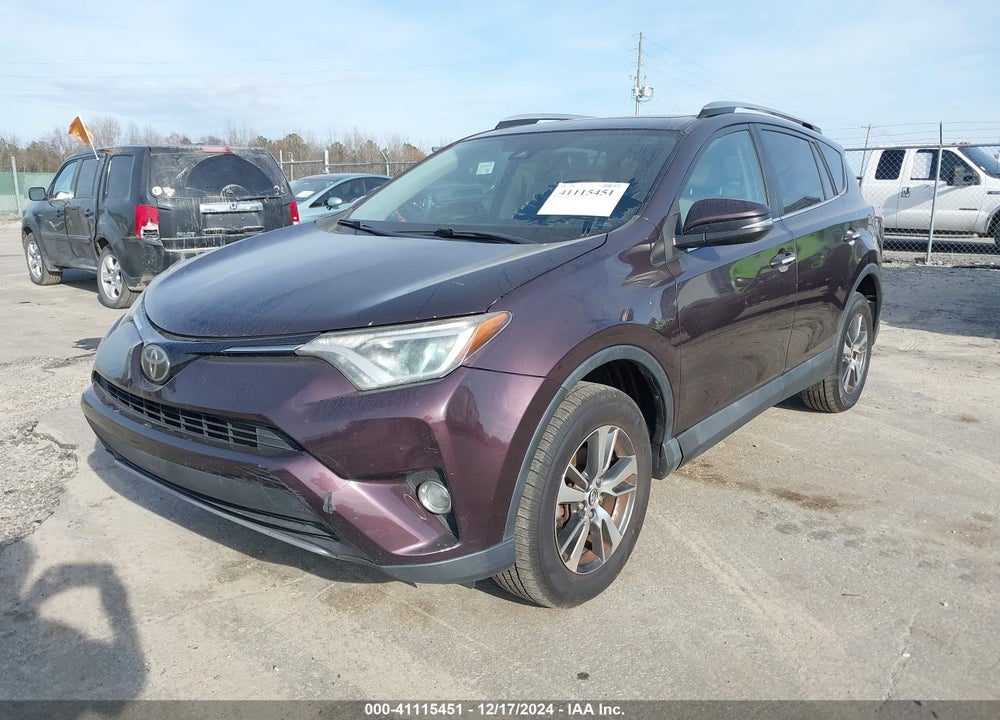2018 TOYOTA RAV4 ADVENTURE/XLE VIN: 2T3RFREV4JW747287