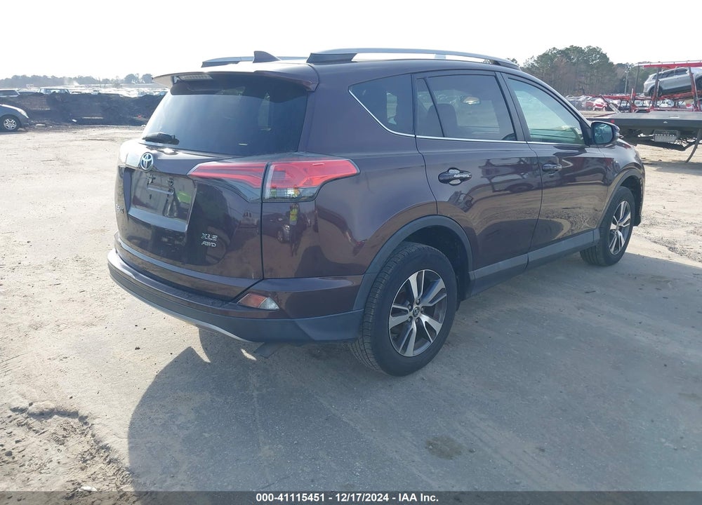 2018 TOYOTA RAV4 ADVENTURE/XLE VIN: 2T3RFREV4JW747287