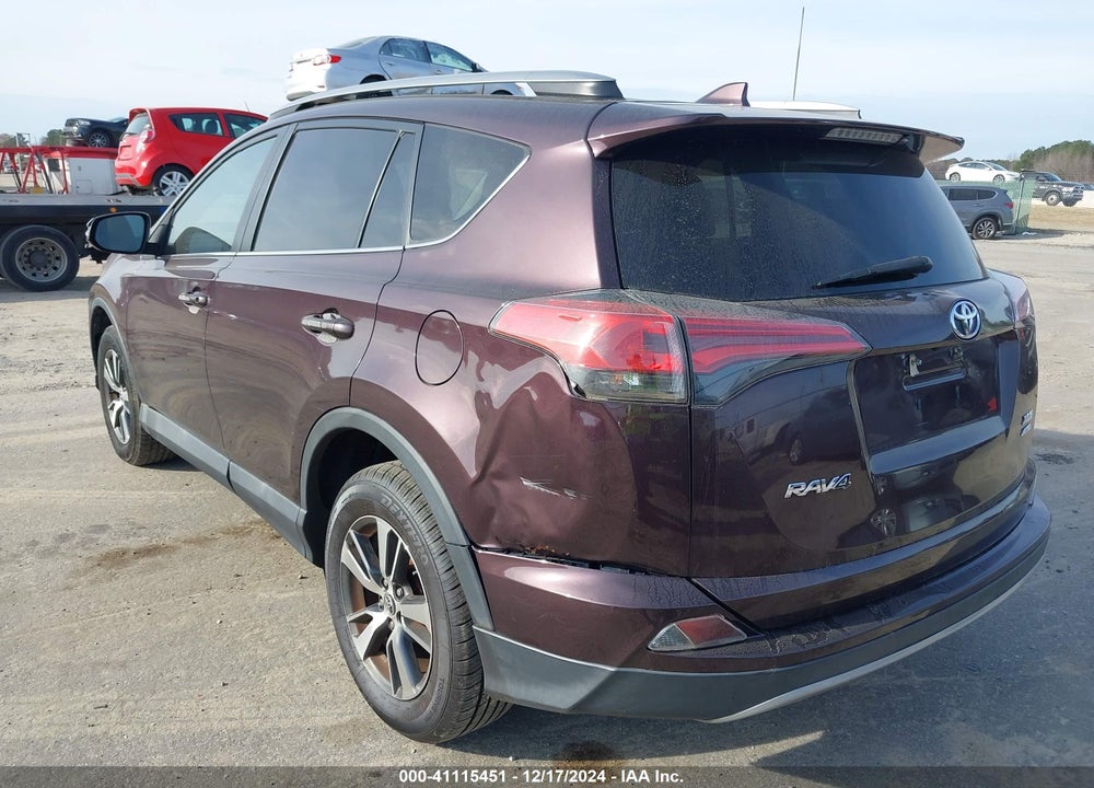 2018 TOYOTA RAV4 ADVENTURE/XLE VIN: 2T3RFREV4JW747287