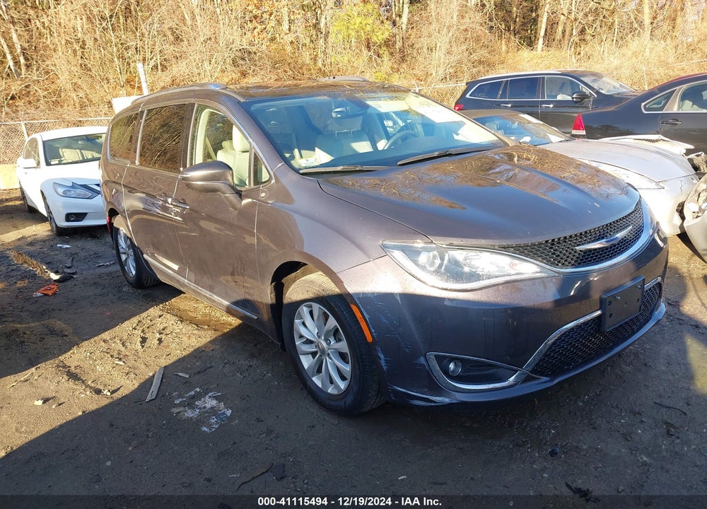2019 CHRYSLER PACIFICA TOURING L VIN: 2C4RC1BG1KR508646