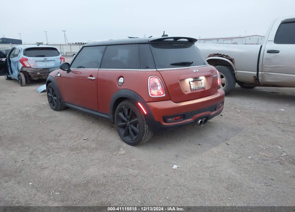 2013 MINI HARDTOP COOPER S VIN: WMWSV3C50DT390537