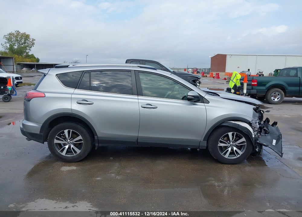 2018 TOYOTA RAV4 ADVENTURE/XLE VIN: JTMWFREV1JD124435