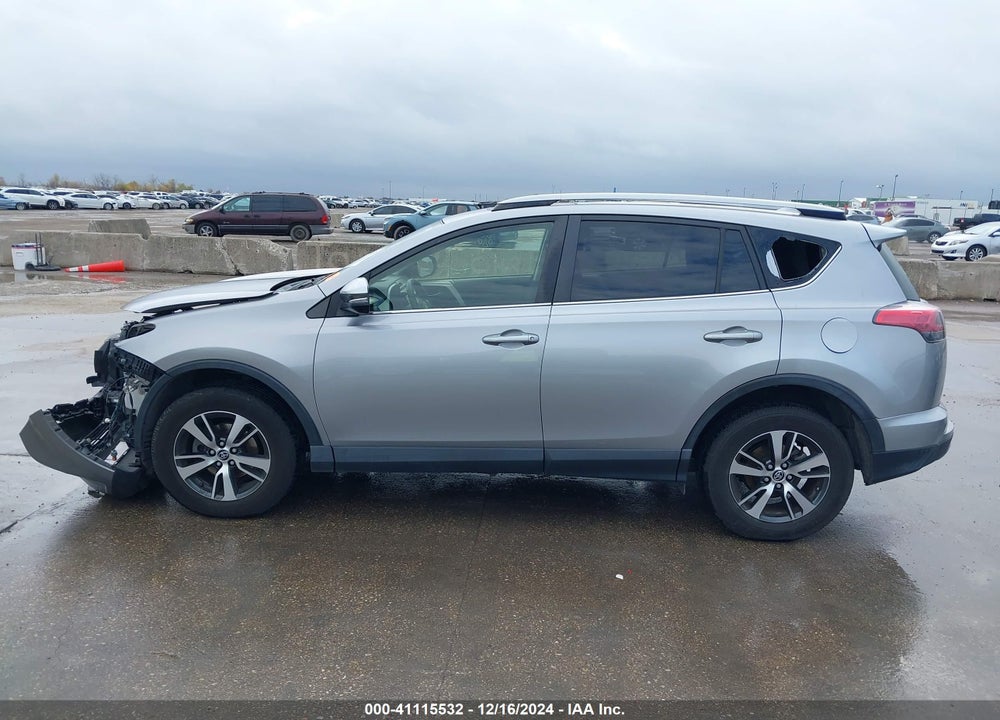 2018 TOYOTA RAV4 ADVENTURE/XLE VIN: JTMWFREV1JD124435