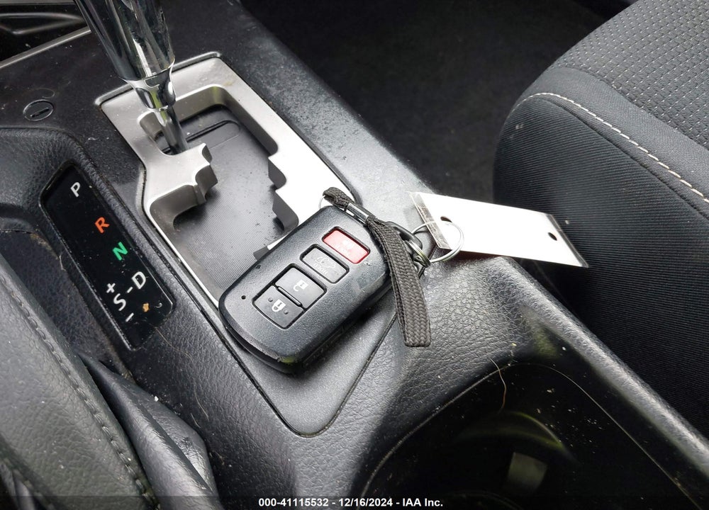 2018 TOYOTA RAV4 ADVENTURE/XLE VIN: JTMWFREV1JD124435