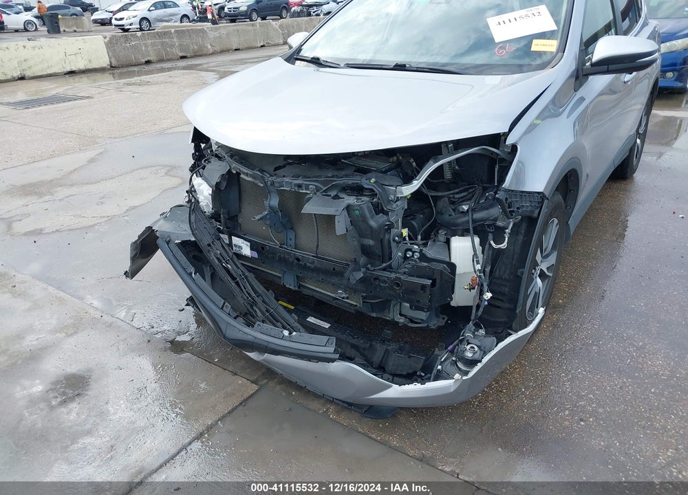 2018 TOYOTA RAV4 ADVENTURE/XLE VIN: JTMWFREV1JD124435
