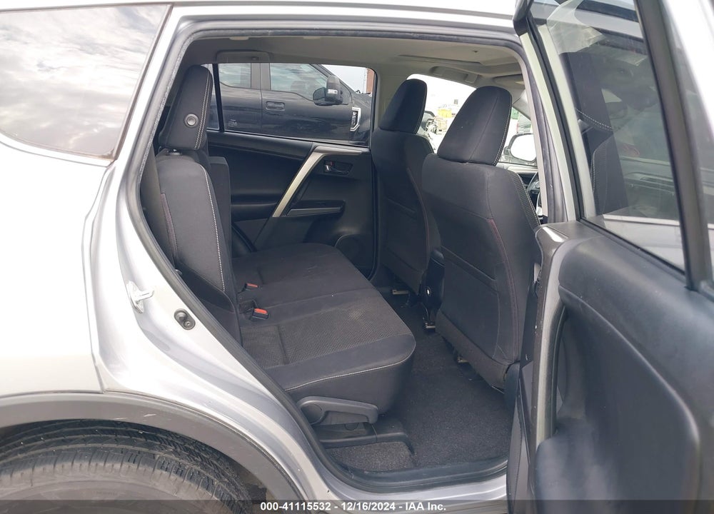 2018 TOYOTA RAV4 ADVENTURE/XLE VIN: JTMWFREV1JD124435