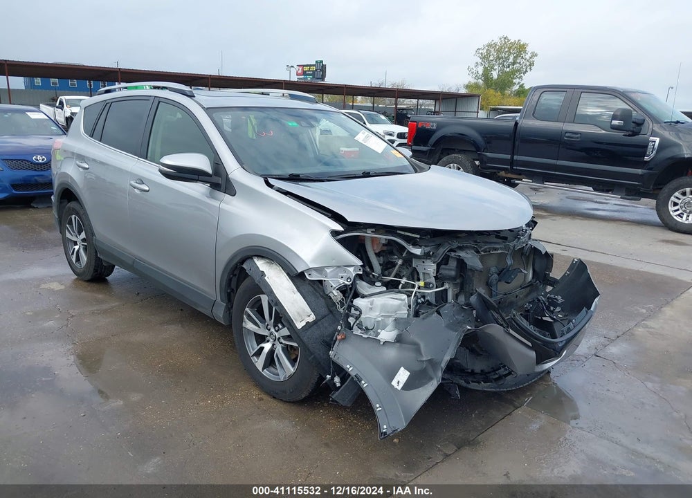 2018 TOYOTA RAV4 ADVENTURE/XLE VIN: JTMWFREV1JD124435