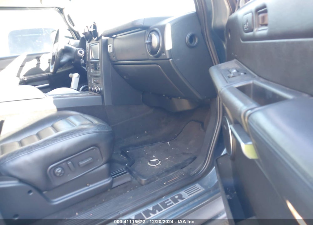 2005 HUMMER H2 SUT VIN: 5GRGN22U75H111132