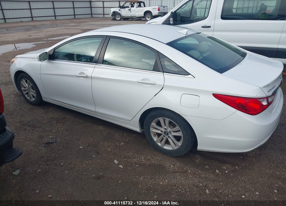 2013 HYUNDAI SONATA GLS VIN: 5NPEB4AC2DH686681
