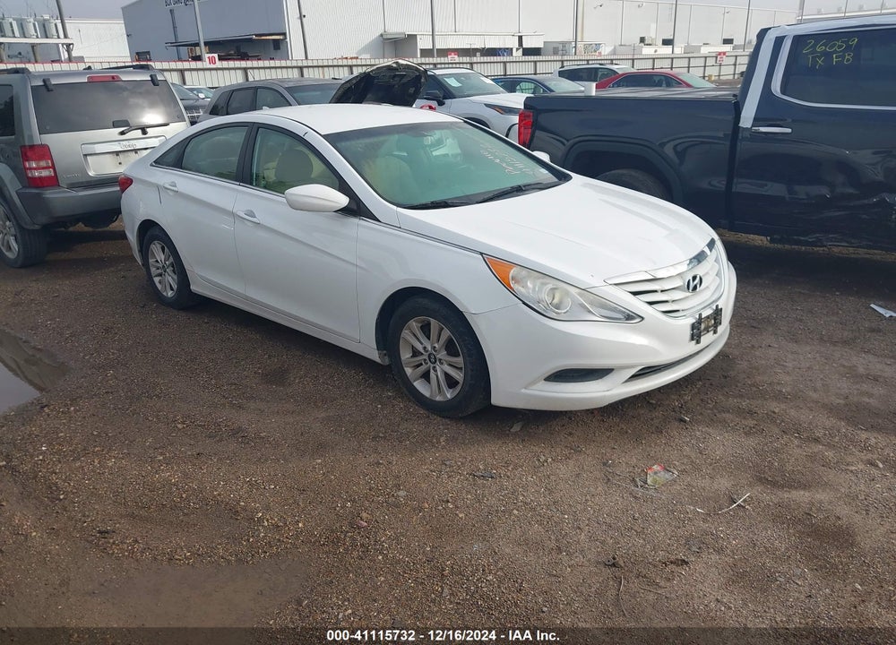 2013 HYUNDAI SONATA GLS VIN: 5NPEB4AC2DH686681