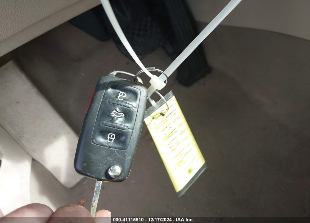 2010 VOLKSWAGEN EOS KOMFORT VIN: WVWBA7AH8AV011481