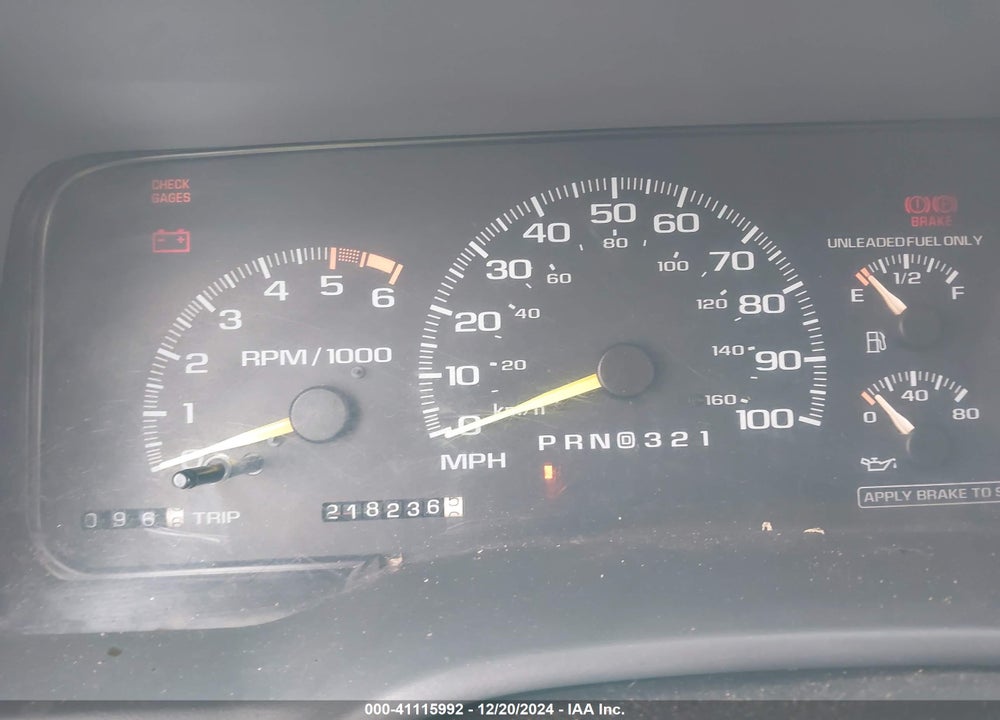 1996 CHEVROLET SUBURBAN K1500 VIN: 3GNFK16R3TG156041