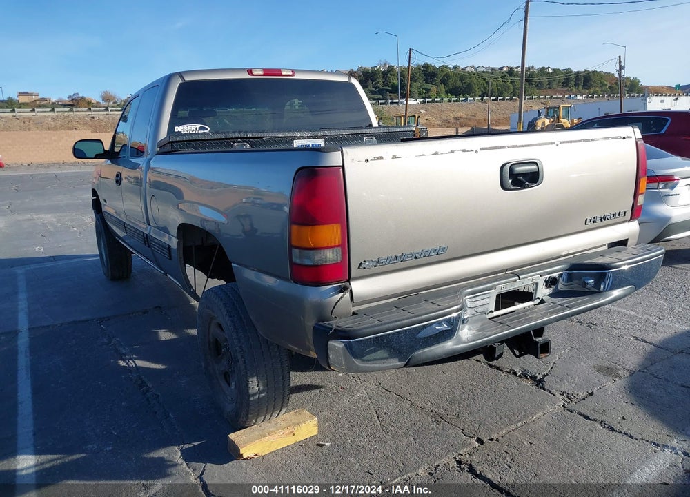 2001 CHEVROLET SILVERADO 1500 LS VIN: 2GCEC19T011323695