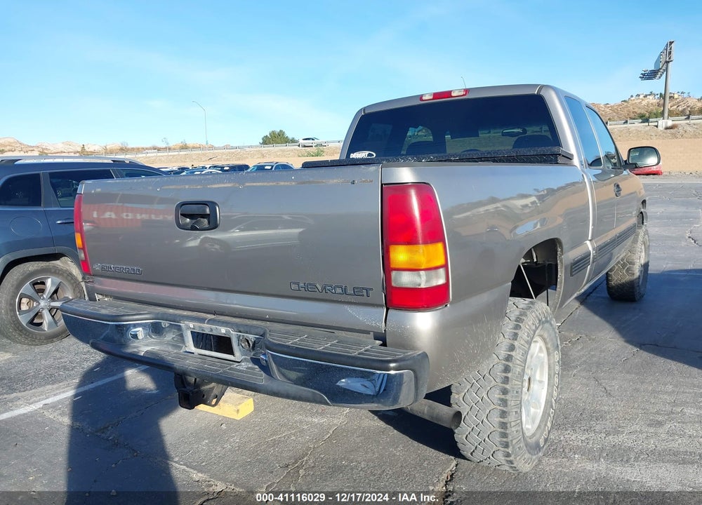 2001 CHEVROLET SILVERADO 1500 LS VIN: 2GCEC19T011323695