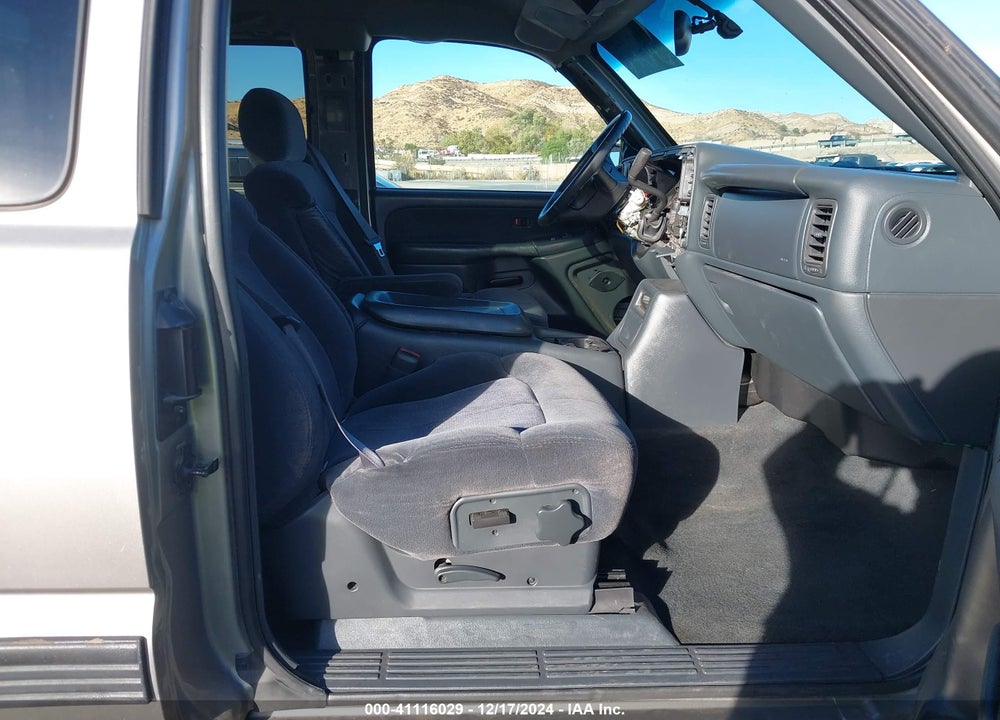 2001 CHEVROLET SILVERADO 1500 LS VIN: 2GCEC19T011323695